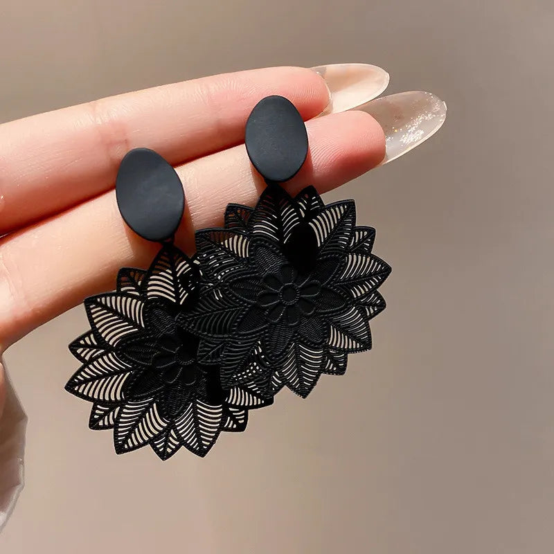 New Vintage Black Forest Flower Big Hollow Pattern Earrings for Women Korean Exaggerated Temperament Gothic Accessories Jewelry